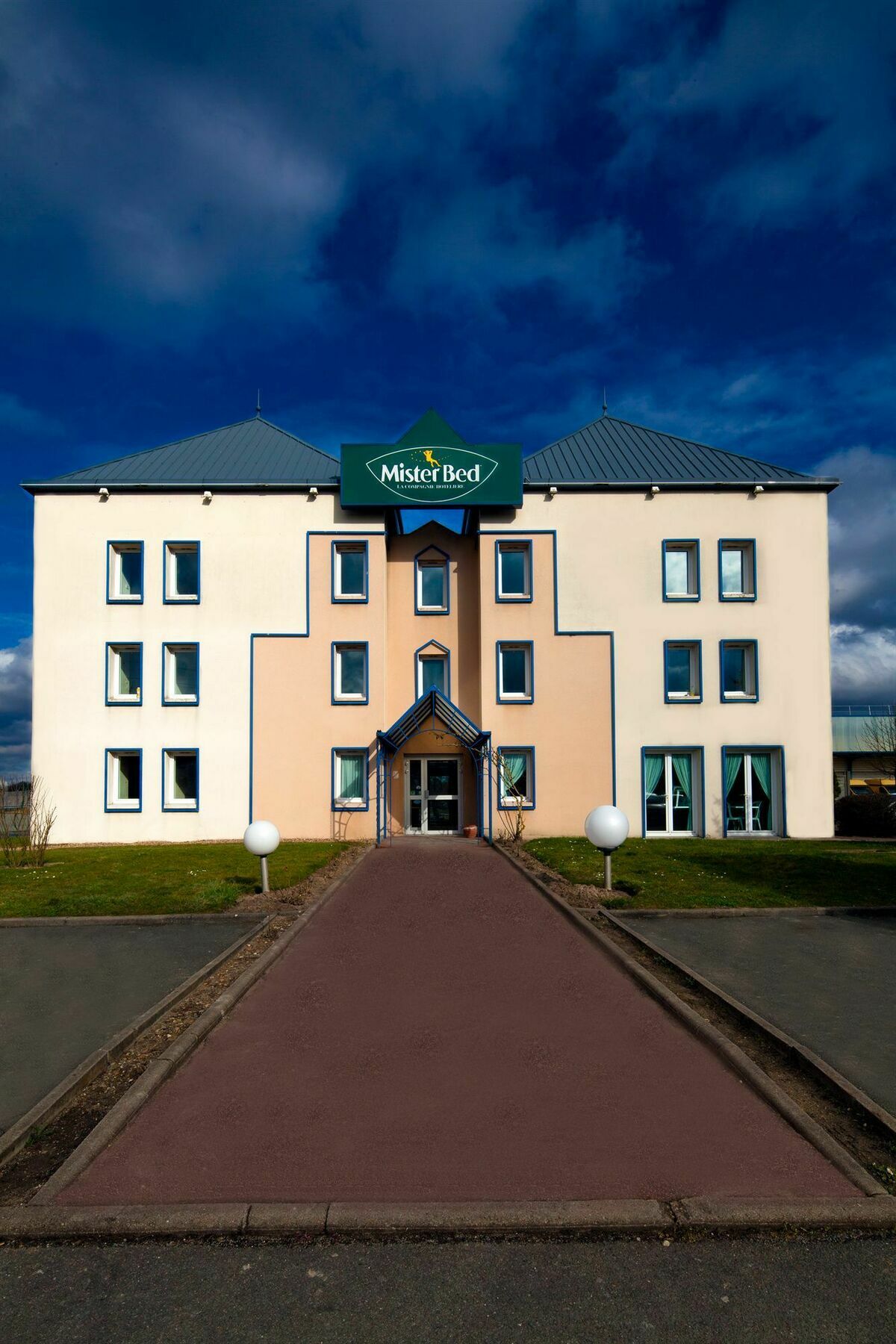 Ferienwohnung Mister Bed Saran Exterior foto